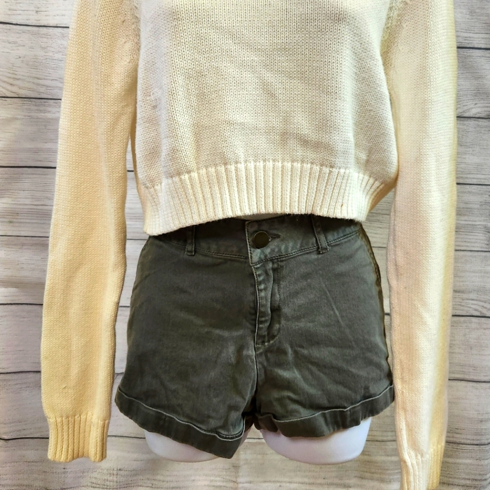 Forever 21 army green shorts, medium